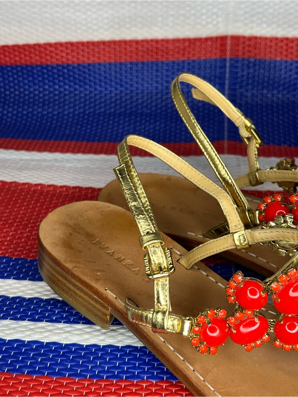 Ivanka Trump Coral Jewel Flat Thong Sandals Women’s Size 8 Summer Sandals - Picture 5 of 9